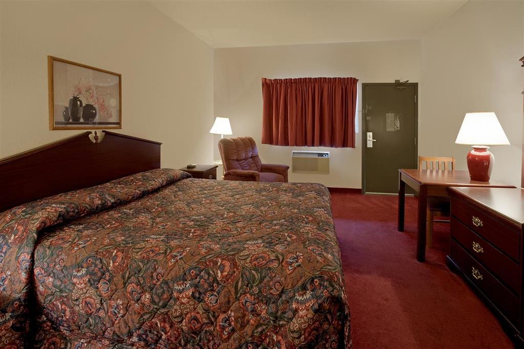 Americas Best Value Inn-Livonia/Detroit Room photo